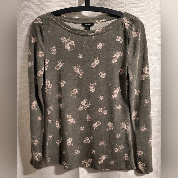 RW&CO. Tops - (4/$20) RW&CO Floral Long Sleeve